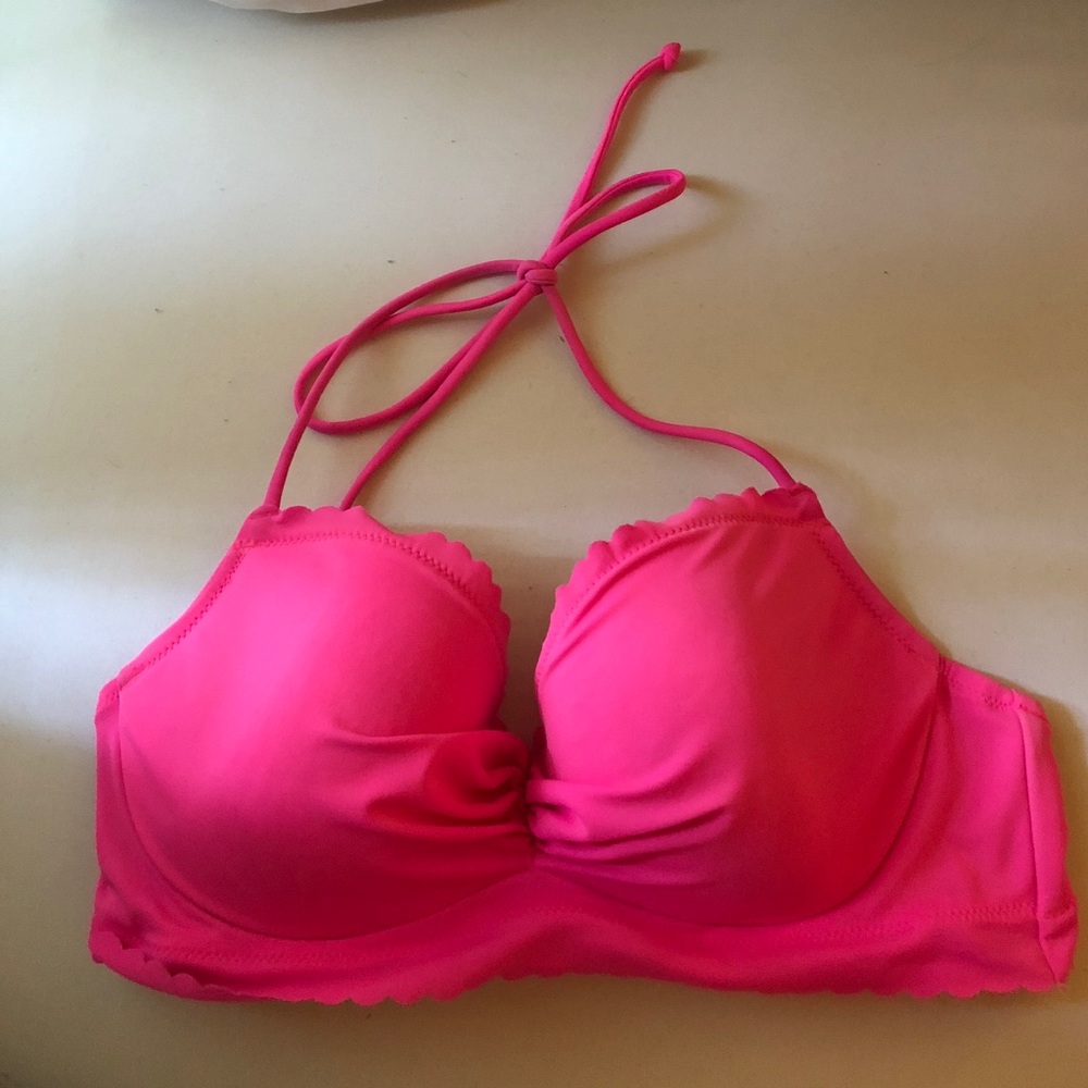 Victoria’s Secret swim top 34C